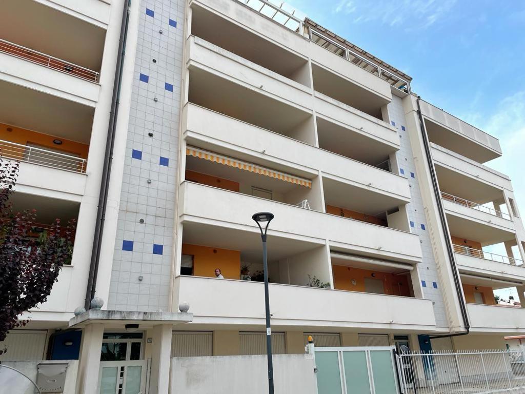 Ferienwohnung Attico Petfriendly Con Terrazzo, Via Del Borgo Montesilvano Marina Exterior foto