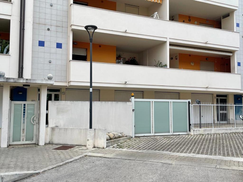 Ferienwohnung Attico Petfriendly Con Terrazzo, Via Del Borgo Montesilvano Marina Exterior foto